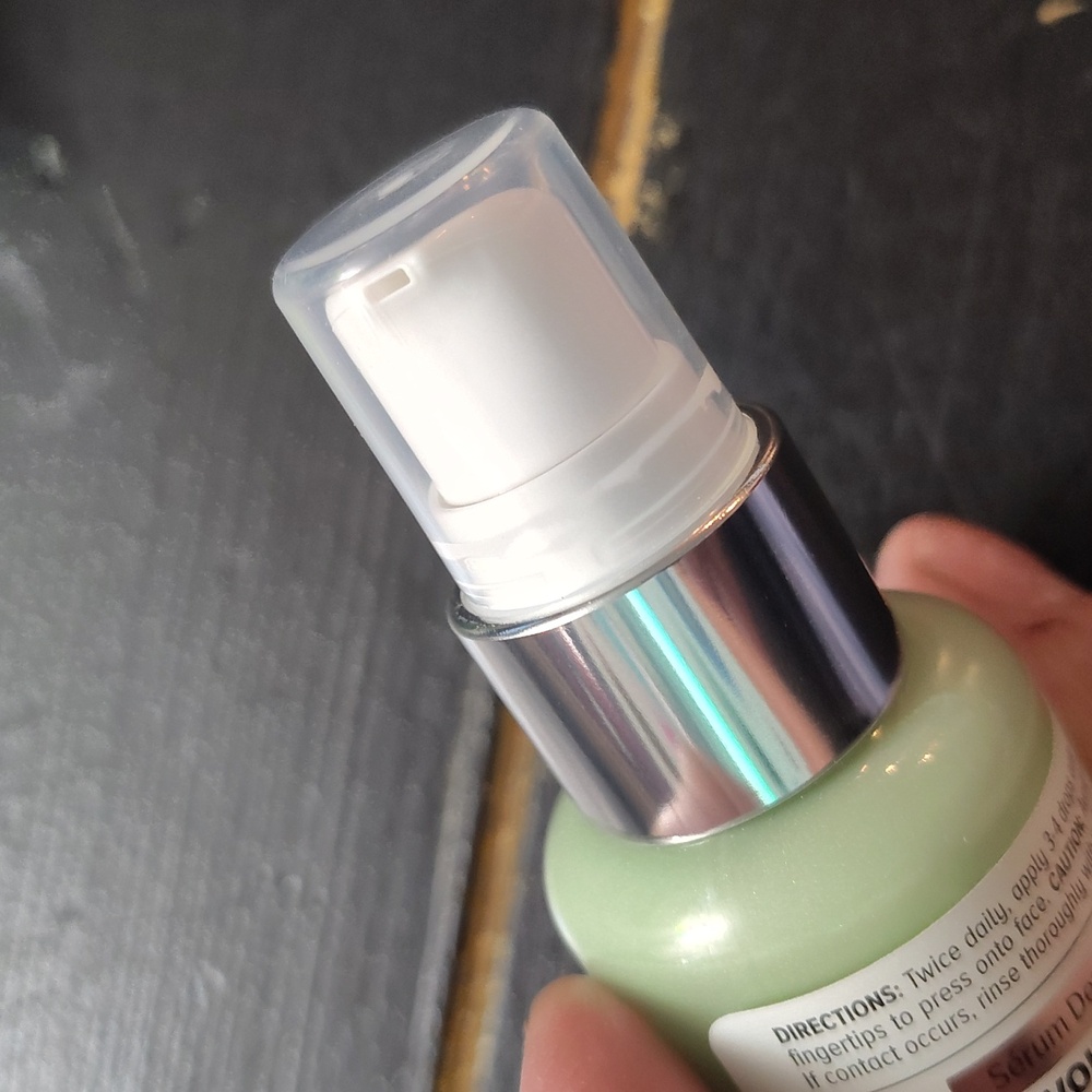 IT Cosmetics Bye Bye Redness Concentrated Derma Serum - Green and White - Picture 13 of 14